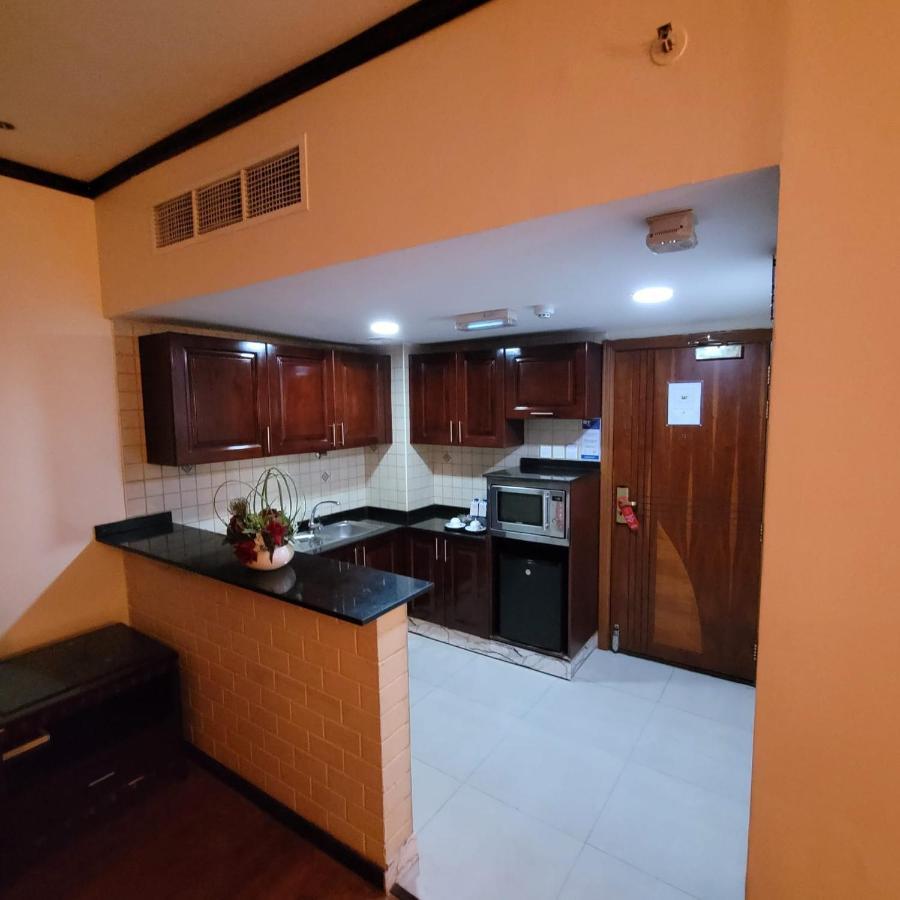 Sharjah Royal Tulip Hotel Apartments توليب رويال الشارقة Zewnętrze zdjęcie