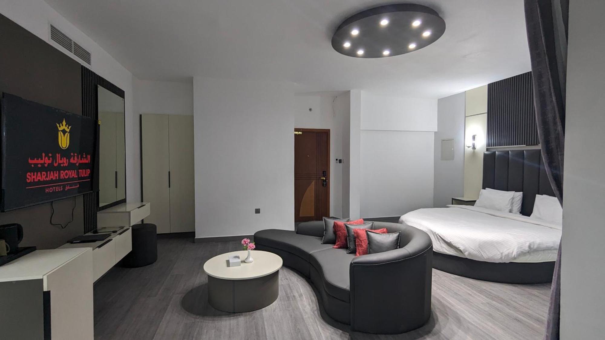 Sharjah Royal Tulip Hotel Apartments توليب رويال الشارقة Zewnętrze zdjęcie