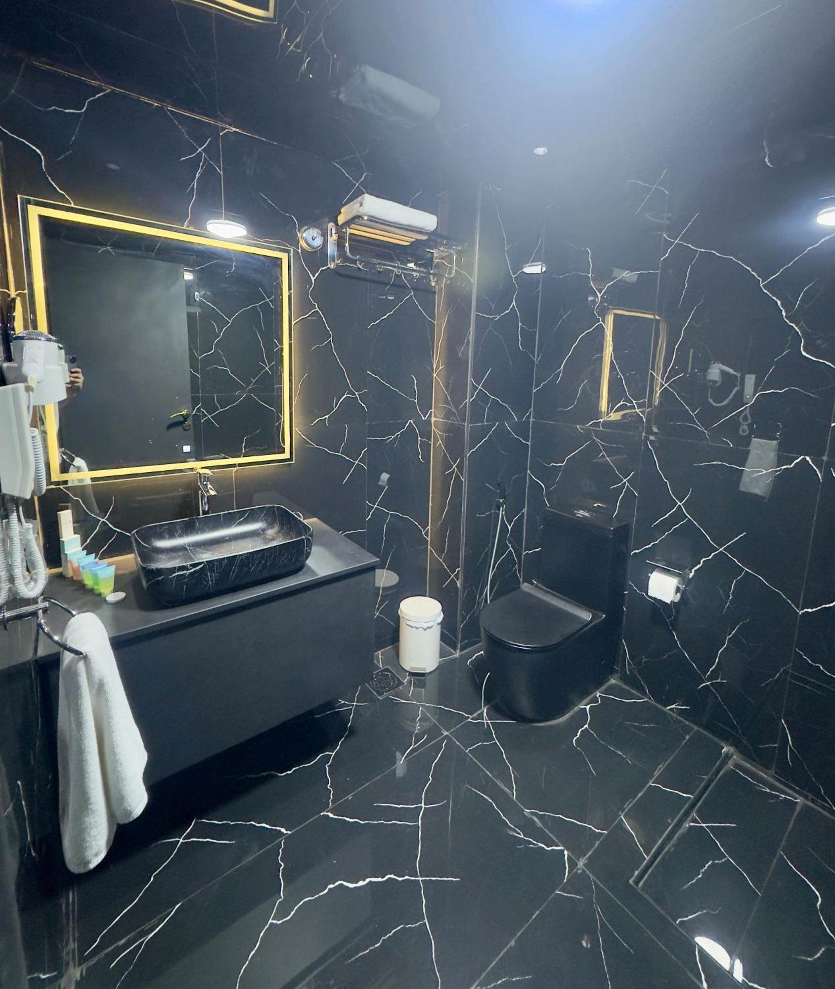 Sharjah Royal Tulip Hotel Apartments توليب رويال الشارقة Zewnętrze zdjęcie